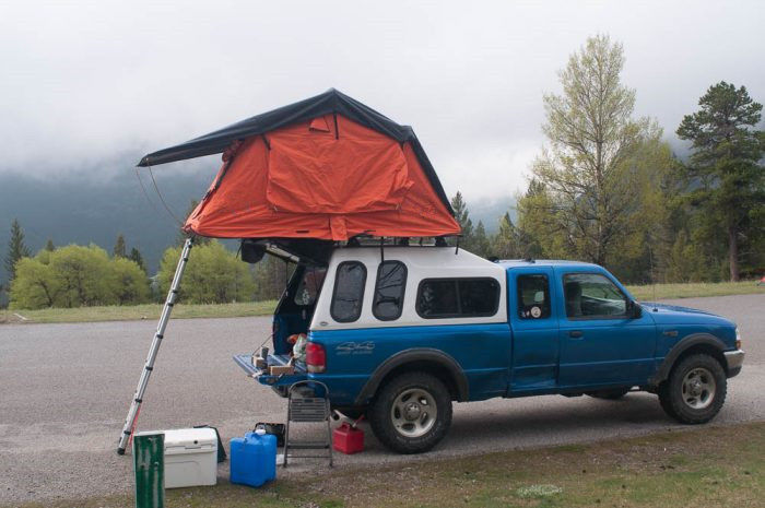 Tear Resistant Pop Up Vehicle Tent With 2M Extendable Aluminum Ladder