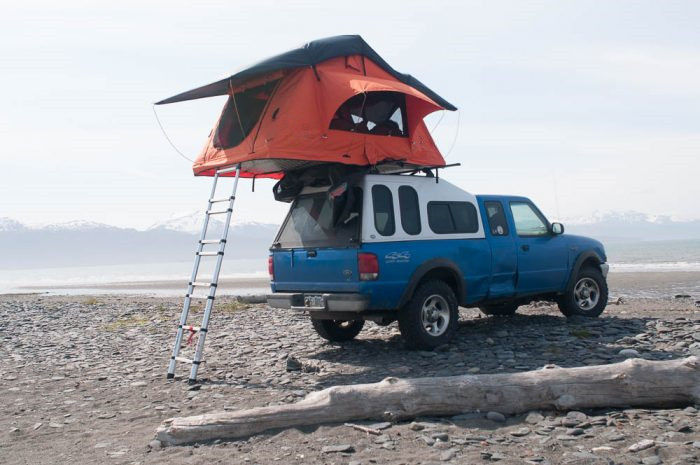 Tear Resistant Pop Up Vehicle Tent With 2M Extendable Aluminum Ladder