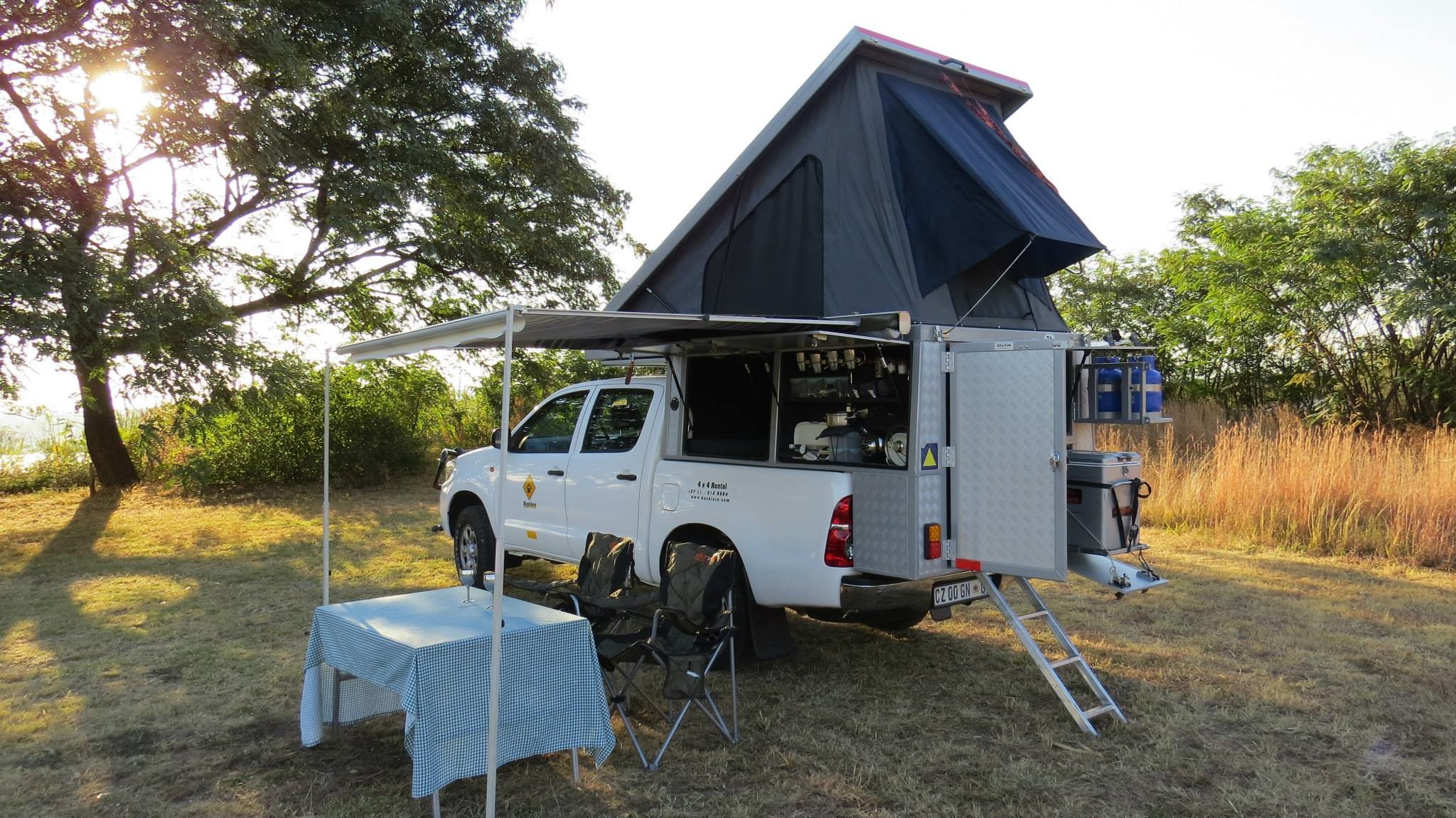 Triangle Hard Shell Car Roof Top Tent , Stainless Steel Pole Small Roof ...